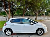 Peugeot 208 ..