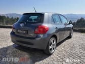 Toyota Auris Outro