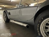 AC Cobra V8