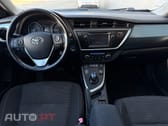 Toyota Auris Outro