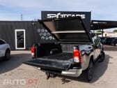 Toyota Hilux 2.4 D-4D 4WD CD Tracker S CA