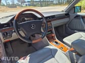 Mercedes-Benz 230 Outro