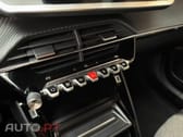 Peugeot 2008 PureTech 130 EAT8 GT