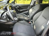 Peugeot 208 PureTech 82 Stop & Start Signature