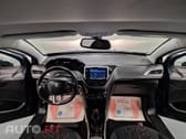 Peugeot 2008 1.2 PURETECH STYLE