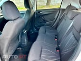 Peugeot 208 ..