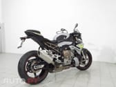 BMW S .