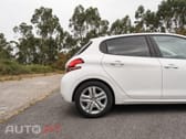 Peugeot 208 1.2 PureTech Signature