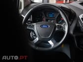 Ford Transit Custom Adaptada p/ 3 cadeiras de rodas
