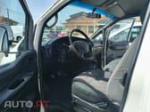 Hyundai H-1 Starex caixa aberta com rodado duplo