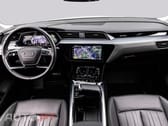 Audi Q8 E-Tron 55 S LINE BLACK 