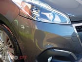 Peugeot 208 1.2 PureTech Signature 82 cv–Nacional