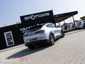 Ford Mustang Mach-E Alargada