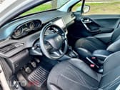 Peugeot 208 ..