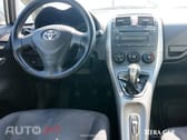 Toyota Auris Outro