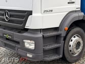 Mercedes-Benz 280 ESTRADO DE 8700 mm