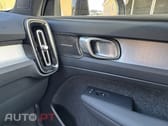 Volvo XC40 2.0 B3 Plus Dark