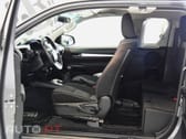Toyota Hilux 2.4 D-4D 4WD Tracker 3L