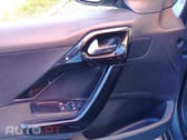Peugeot 208 1.2 PureTech Signature 82 cv–Nacional