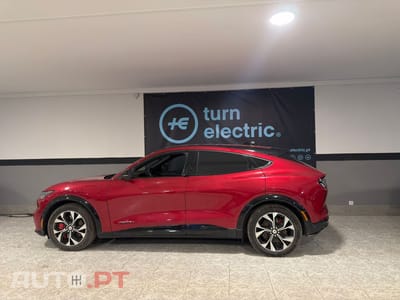 Ford Mustang Mach-E Alargada