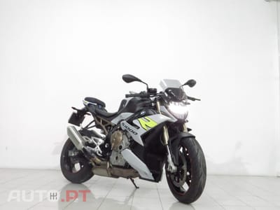 BMW S .