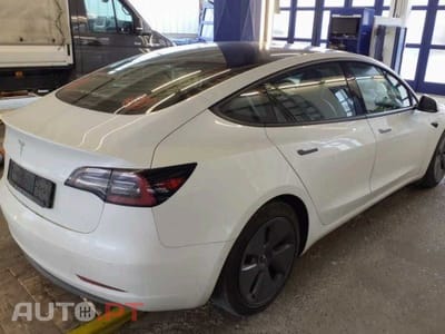 Tesla Model 3 Standard Range Plus RWD