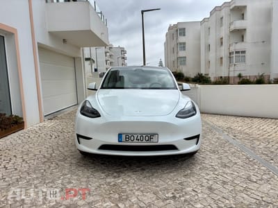 Tesla Model Y Standard RWD