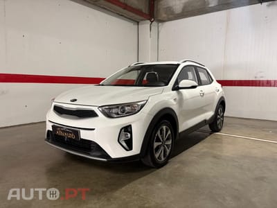 Kia Stonic 1.2 by FILA