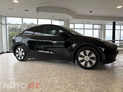 Tesla Model Y RWD