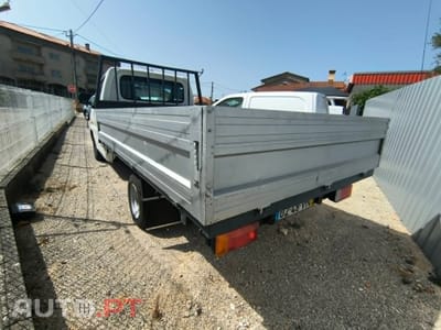 Hyundai H-1 Starex caixa aberta com rodado duplo