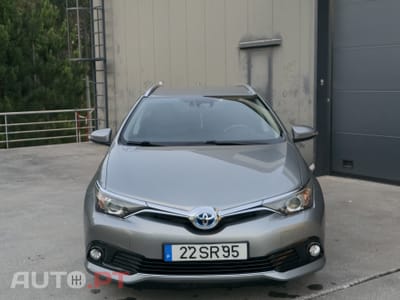 Toyota Auris Touring Sports 1.8HSD SQUARE COLLECTION