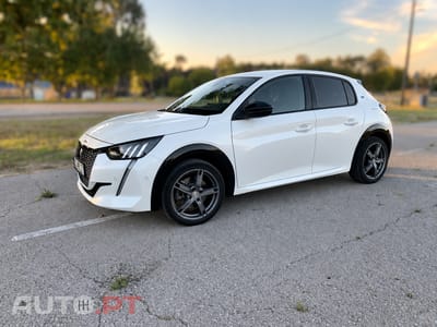 Peugeot E-208 GT