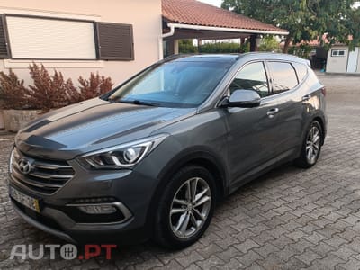 Hyundai Santa Fe Hyundai Santa Fe 2.2 CRDi Premium cor cinza 2017. Tectode abrir panorâmico, caixa automática, bancos frontais aquecidos e ventilados, bancos traseiros aquecidos, volante aquecido, jantes 19 valor 28000€