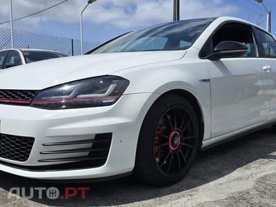 Volkswagen Golf GTI Performance BlueMotion DSG