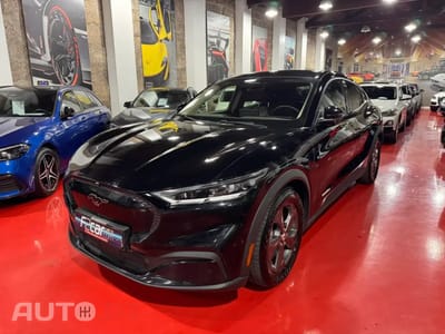 Ford Mustang Mach-E Alargada