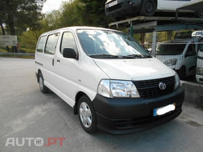 Toyota HiAce 2.5D-4D 9Lugares