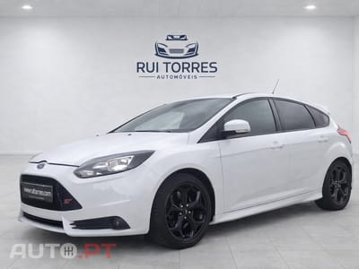 Ford Focus 2.0 EcoBoost ST c/ Pack Pele Desportiva