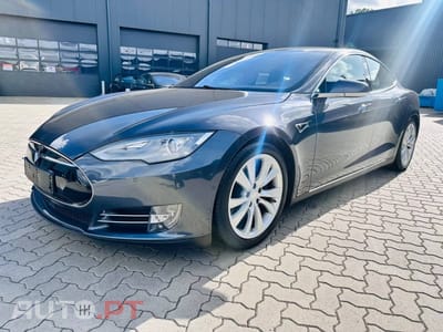 Tesla Model S 85D
