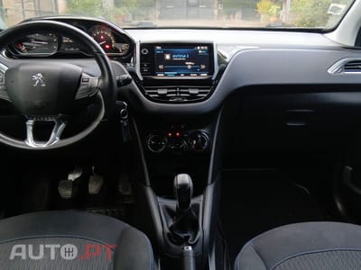 Peugeot 208 CCBHW6
