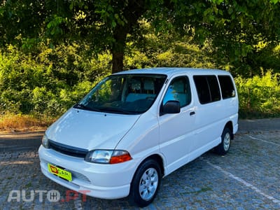 Toyota HiAce 9 Lugares