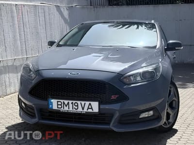 Ford Focus 2.0 EcoBoost ST c/ Pack Pele Desportiva