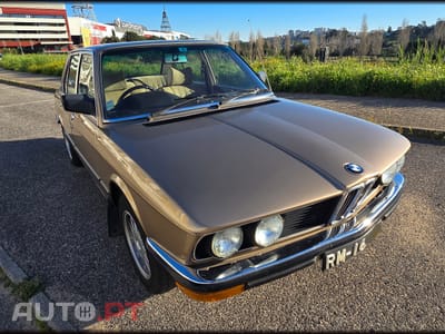 BMW 520 i E12