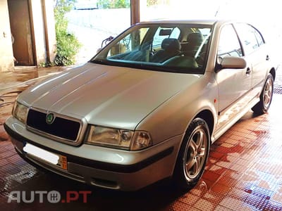 Skoda Octavia 1.6 SLXI 101 cv