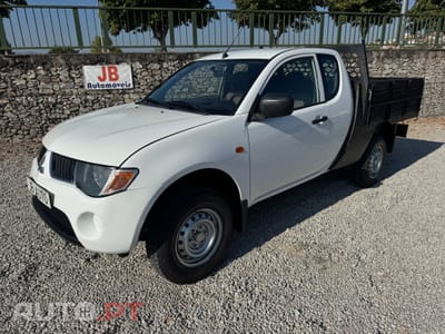Mitsubishi L200 2.5 DI-D Club Invite AC 3L 4WD