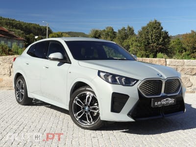 BMW iX2 eDrive20 Pack Desportivo M