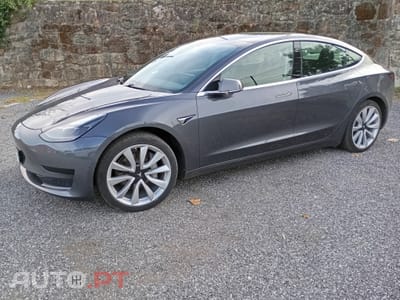 Tesla Model 3 SR+