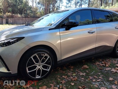 MG MG4 64 kWh Luxury