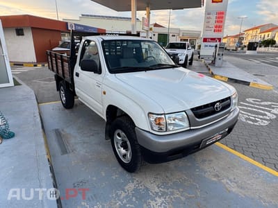 Toyota Hilux 2.5 4x4 2 lugares