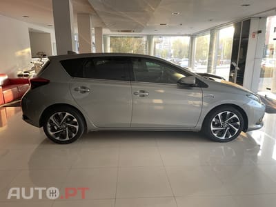 Toyota Auris 1.8 HSD Comfort +P.Techno+P.Sport