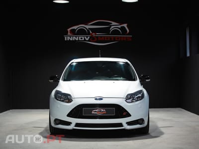 Ford Focus 2.0 EcoBoost ST c/ Pack Pele Desportiva